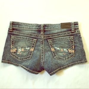 BKE “Stella” Distressed Shorts Size 29 EUC